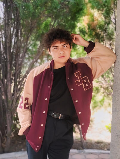 Varsity jacket inspirada en Joshua Bassett